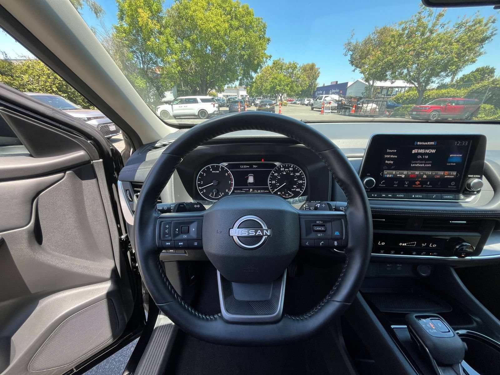 Used 2025 Nissan Rogue SV FWD image 35