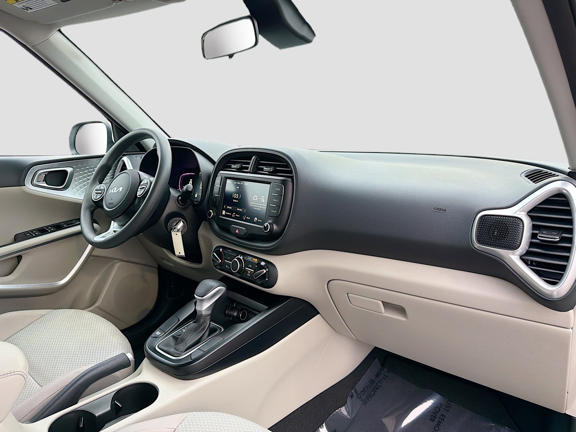 Used 2025 Kia Soul LX FWD image 5