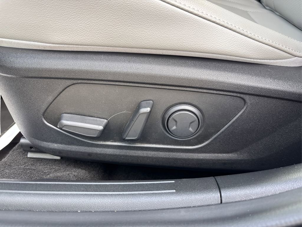 Used 2025 Hyundai Elantra Limited image 35