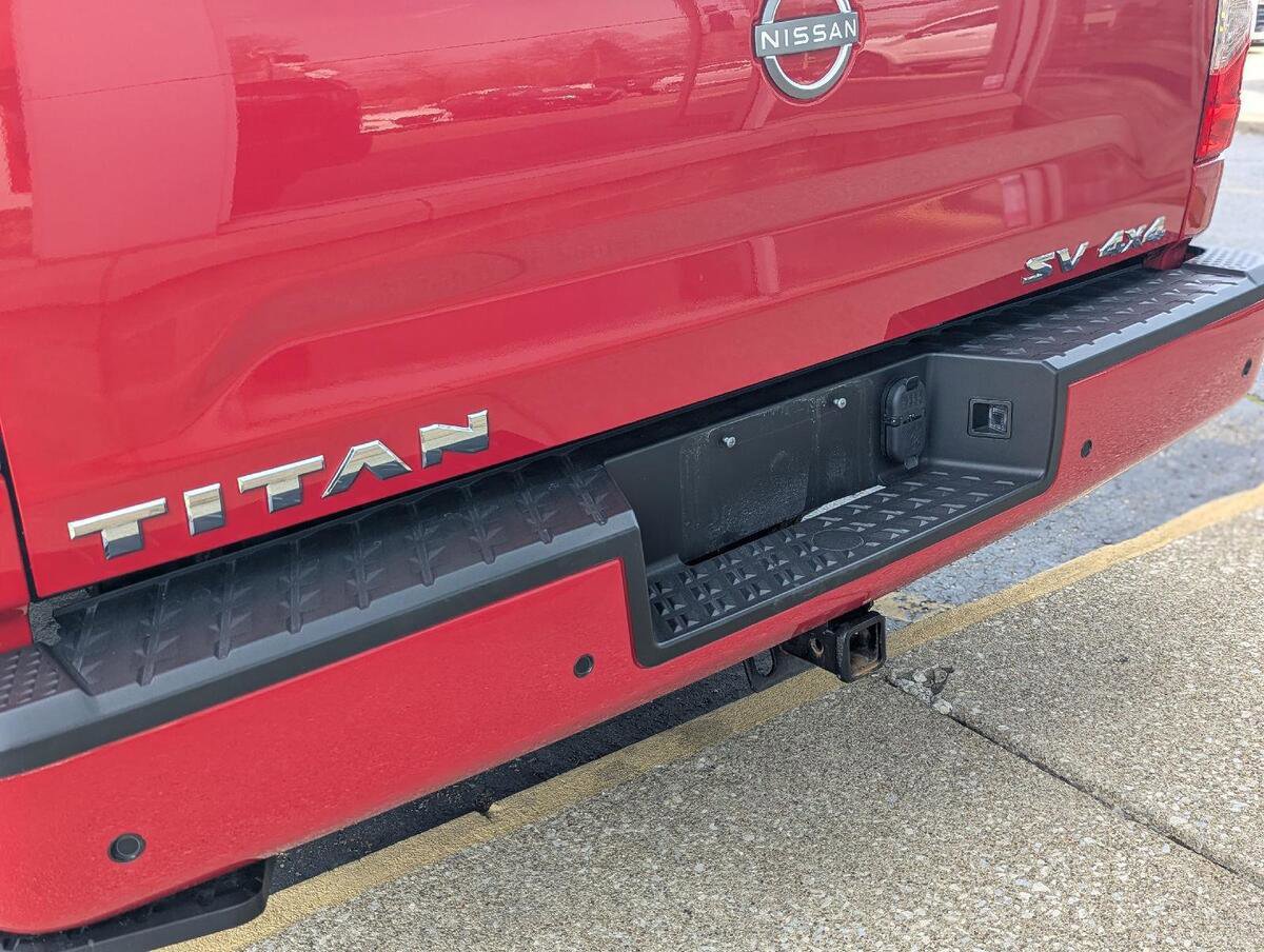 Used 2024 Nissan Titan SV w/ SV Utility Package image 7
