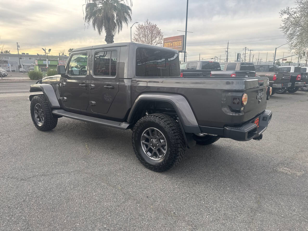 Used 2020 Jeep Gladiator Overland image 6