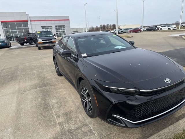 Used 2024 Toyota Crown XLE image 3