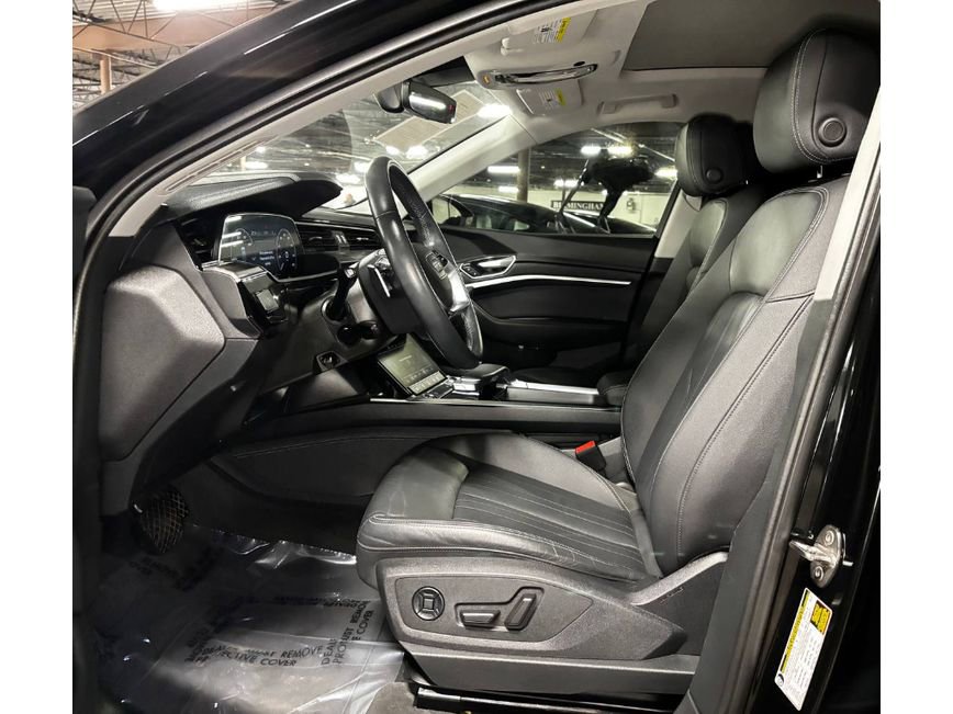 Used 2024 Audi Q8 e-tron Premium image 21