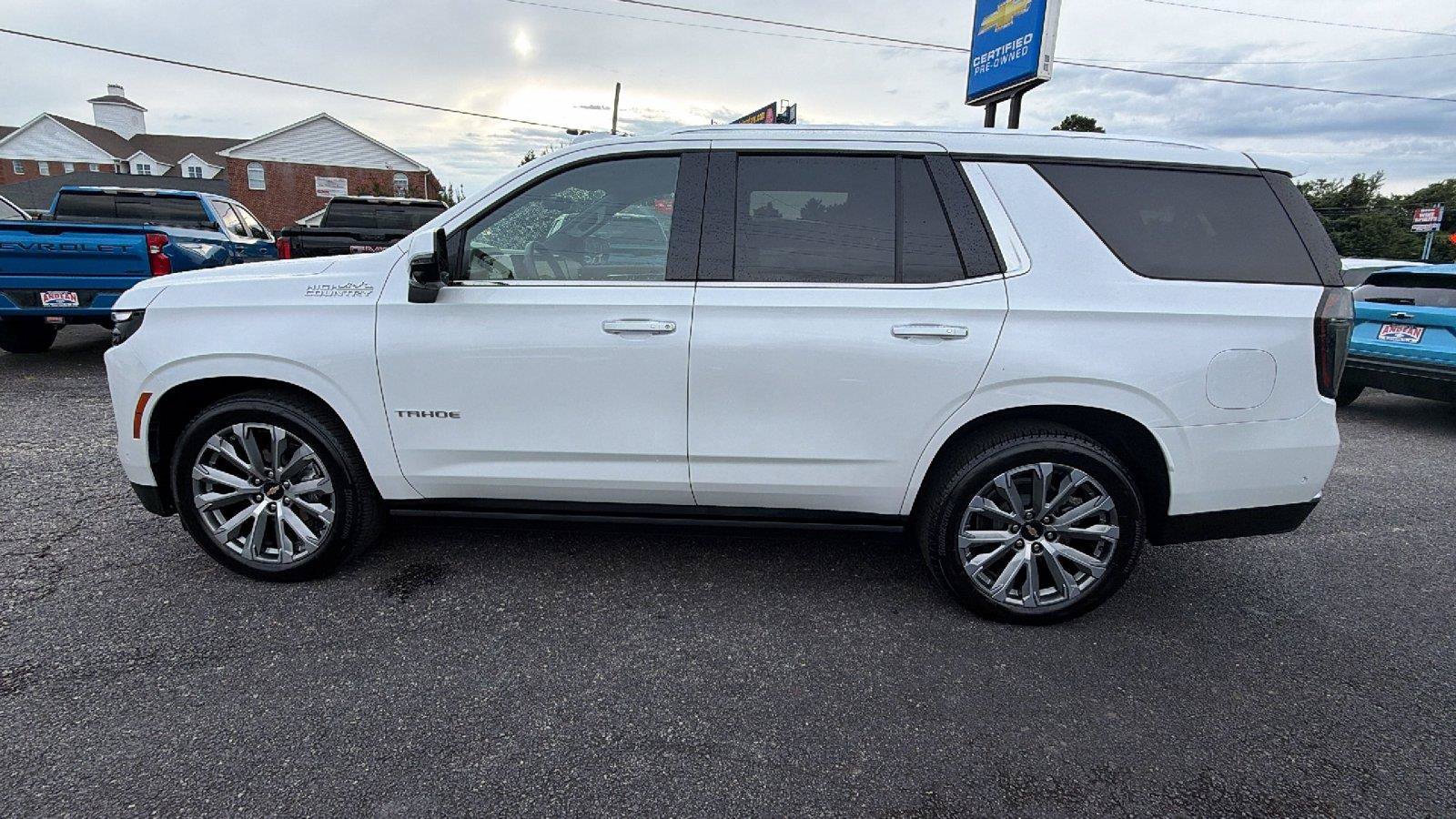 Used 2025 Chevrolet Tahoe High Country AWD/4WD image 12