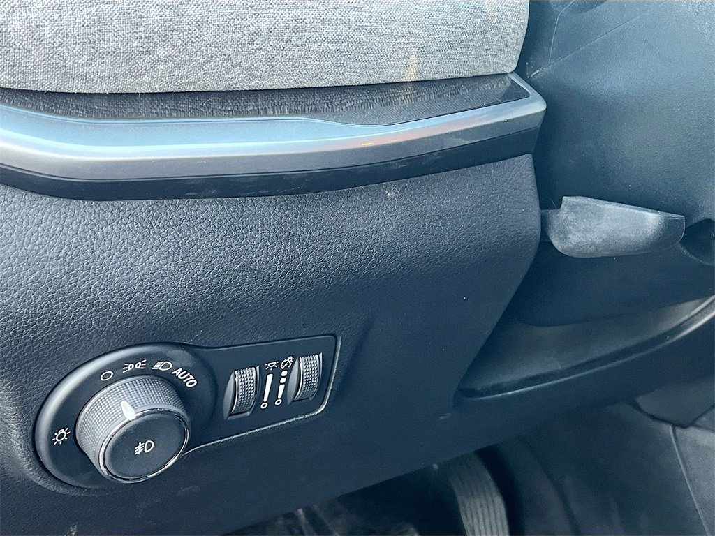 Used 2025 Jeep Compass Latitude image 10