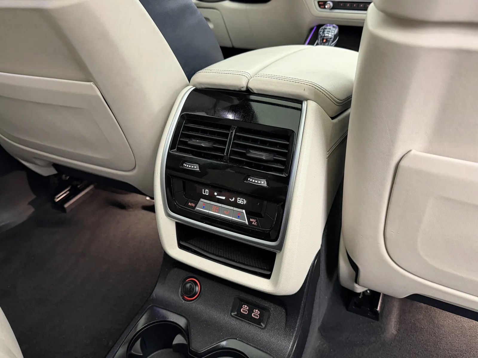 Used 2020 BMW X7 M50i w/ Executive Package AWD/4WD image 47
