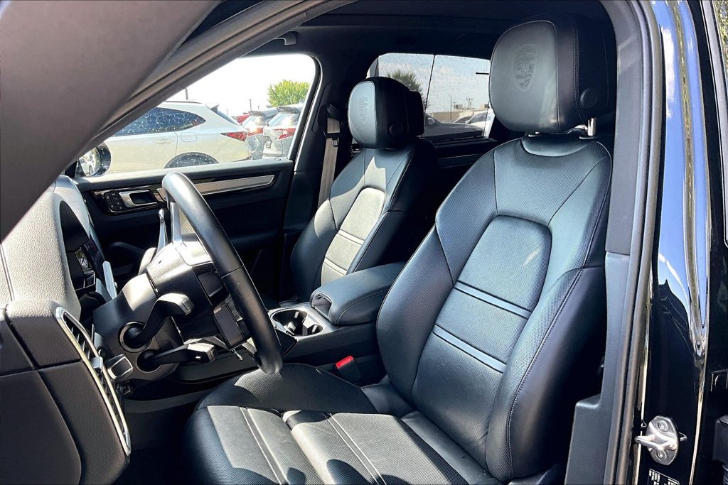Used 2022 Porsche Cayenne Platinum Edition AWD/4WD image 34