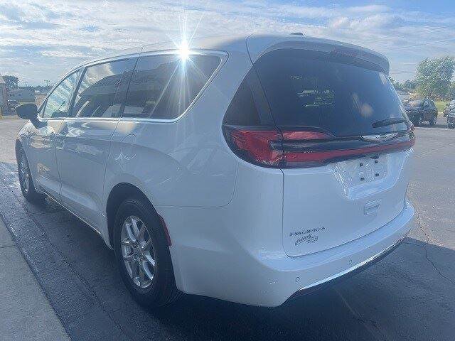 New 2026 Chrysler Pacifica Select image 23