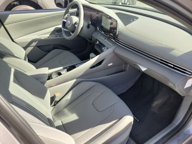 Certified 2025 Hyundai Elantra SEL image 15