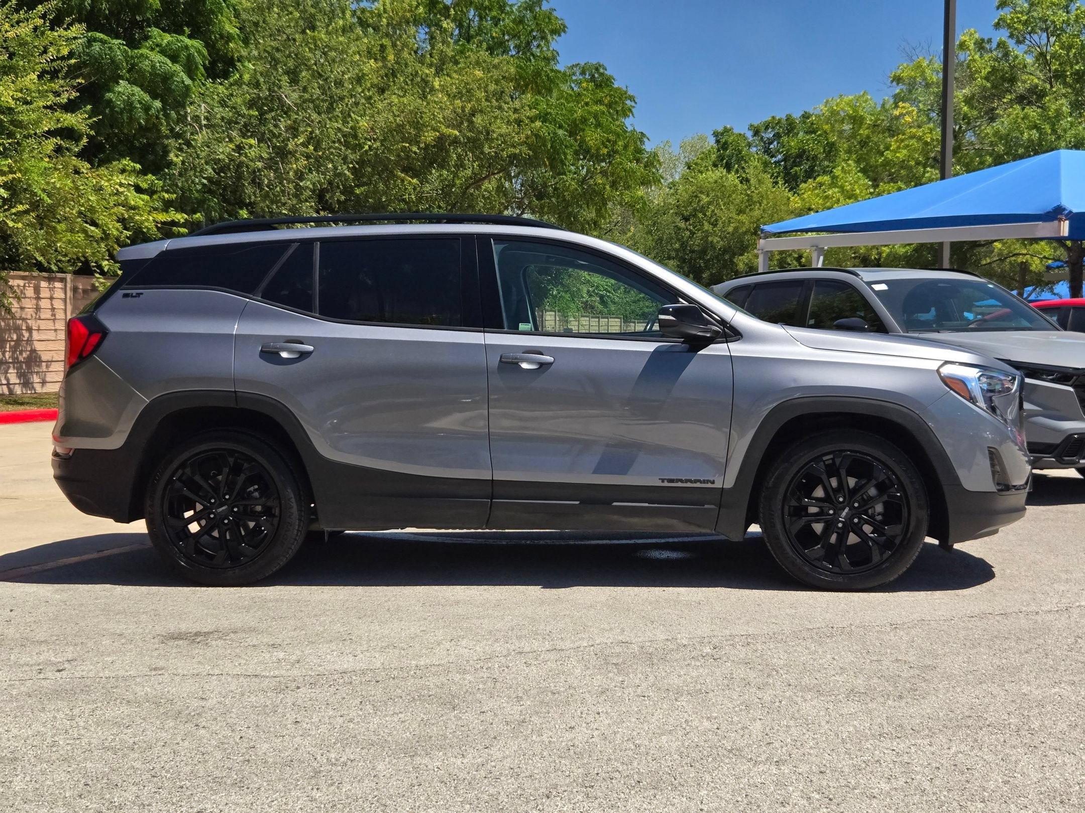 Used 2020 GMC Terrain SLT w/ Preferred Package FWD image 2