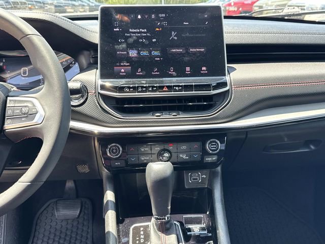 Used 2025 Jeep Compass Trailhawk AWD/4WD image 29