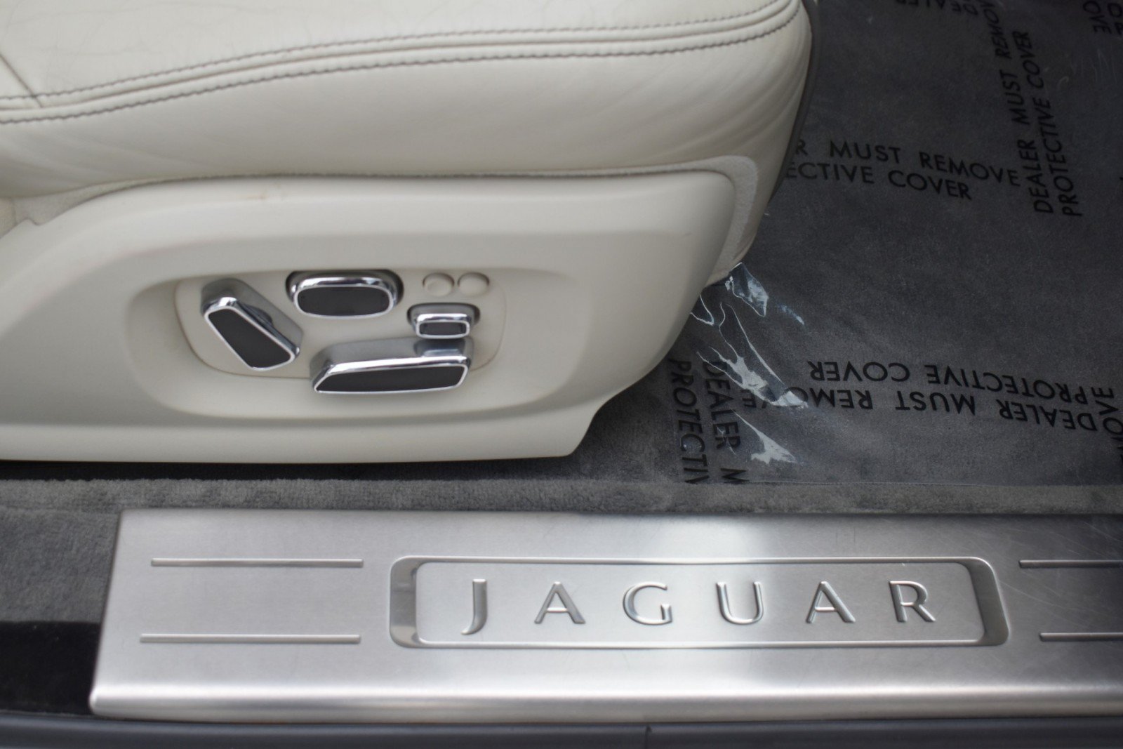 Used 2011 Jaguar XJ L RWD image 46