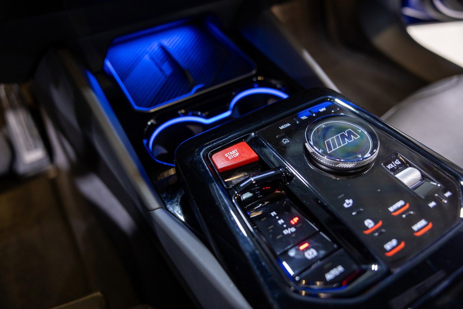 Used 2025 BMW M5 w/ Executive Package image 45