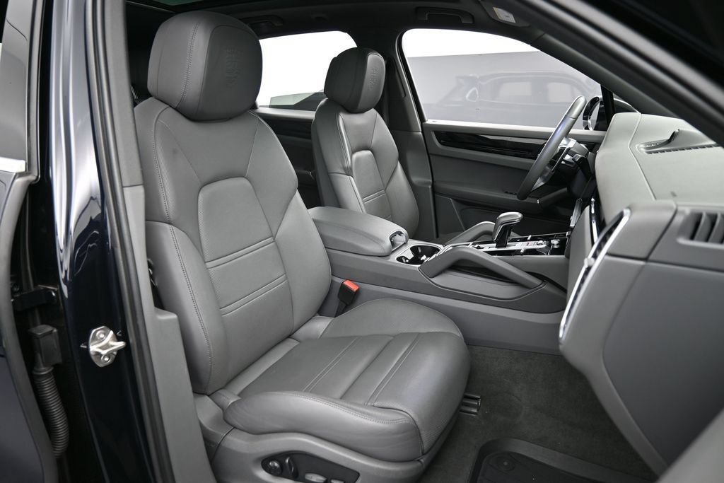 Certified 2023 Porsche Cayenne AWD/4WD image 29