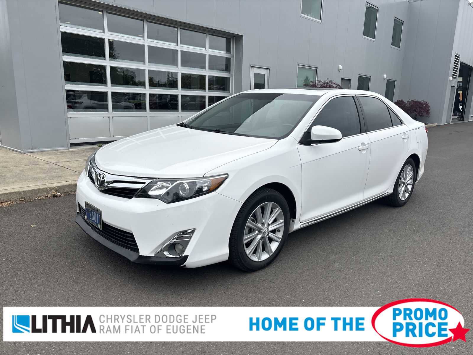 Used 2012 Toyota Camry XLE w/ Leather Pkg FWD image 1