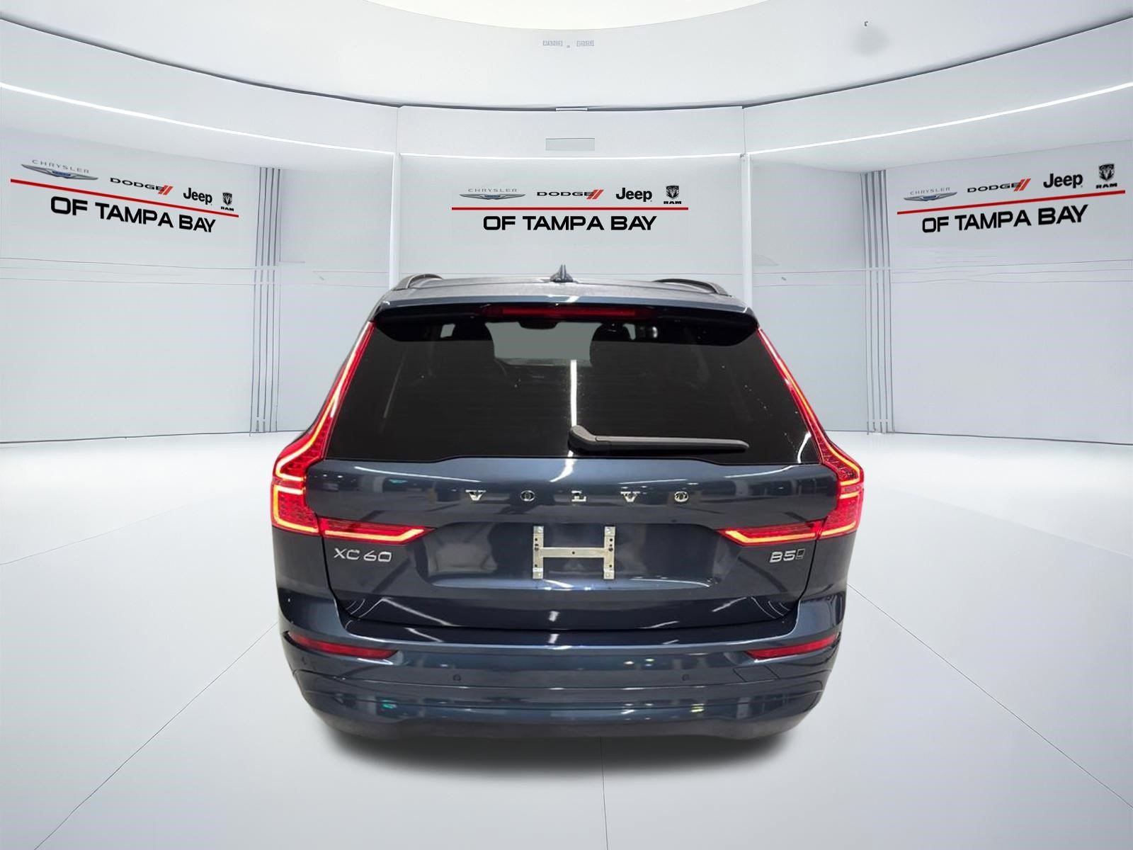 Used 2023 Volvo XC60 B5 Core AWD/4WD image 5