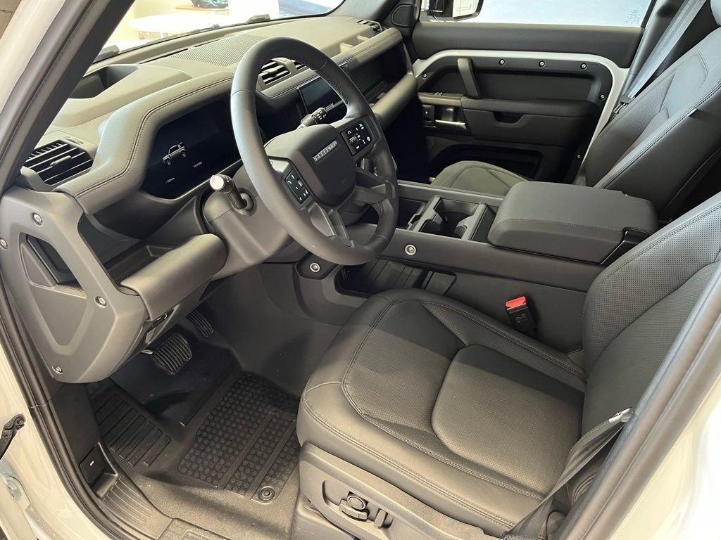 Used 2025 Land Rover Defender 110 X-Dynamic SE image 16