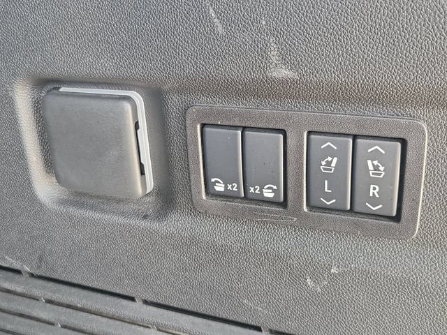 Used 2025 Chevrolet Suburban High Country AWD/4WD image 11