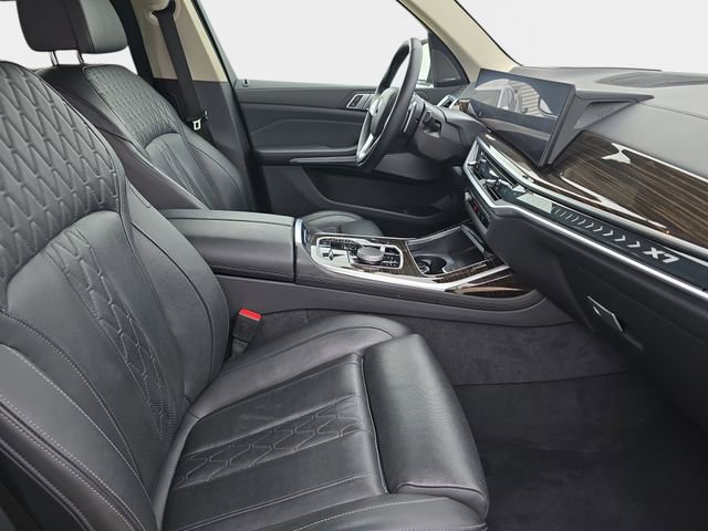 Used 2025 BMW X7 xDrive40i AWD/4WD image 12