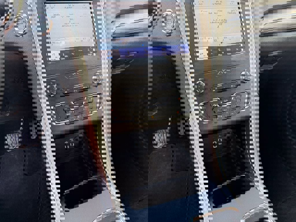 Certified 2020 Ford Fusion SE FWD image 18