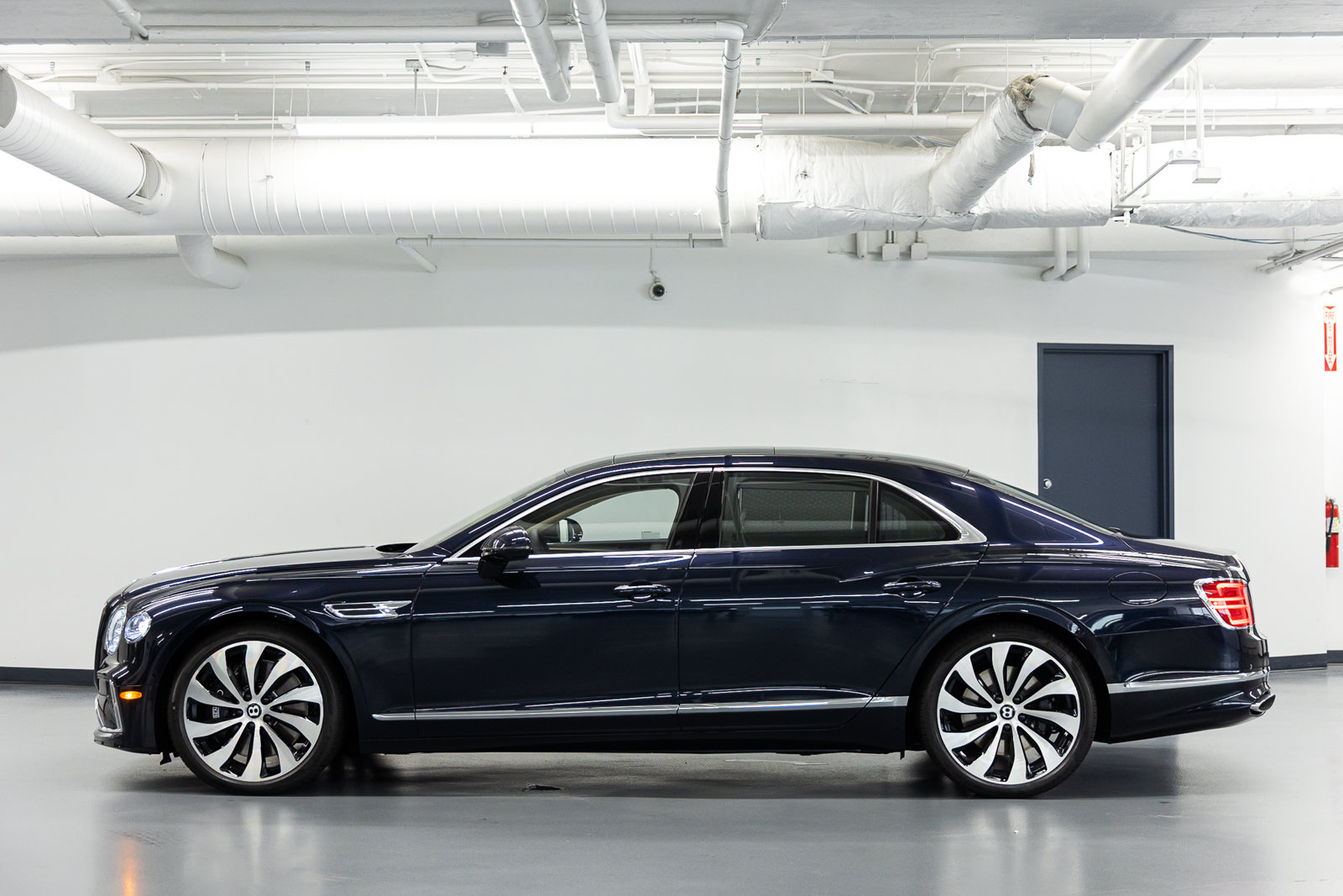 New 2026 Bentley Flying Spur Plug-In Hybrid AWD/4WD image 2