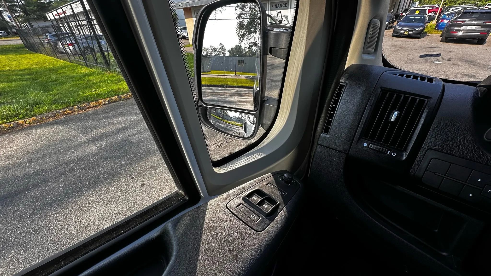 Used 2021 RAM ProMaster 2500 FWD image 11