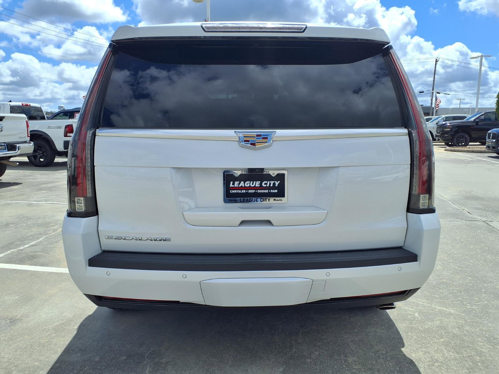 Used 2018 Cadillac Escalade Premium Luxury image 6