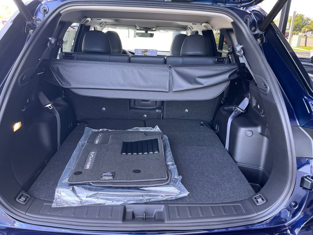 New 2025 Mitsubishi Outlander SE image 26