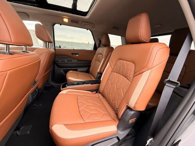 New 2026 Nissan Pathfinder Platinum image 15