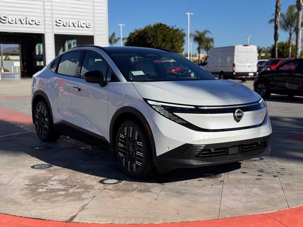 New 2026 Nissan Leaf Platinum+ w/ Cargo Package (Platinum+) FWD image 2