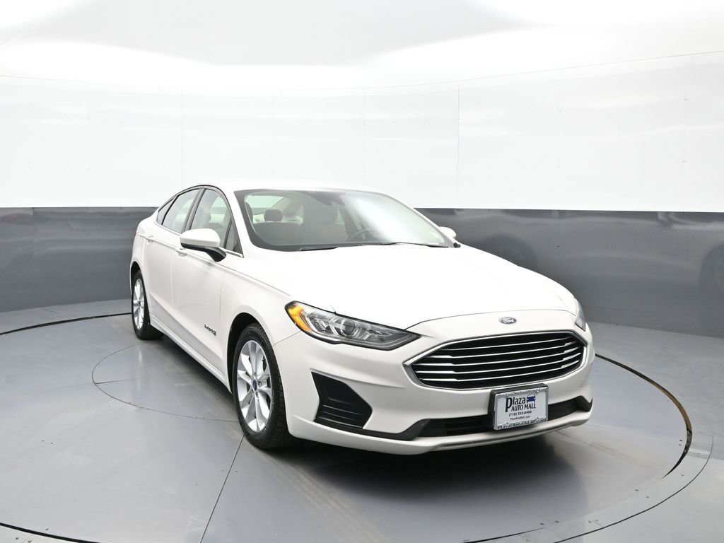 Used 2019 Ford Fusion SE FWD image 3