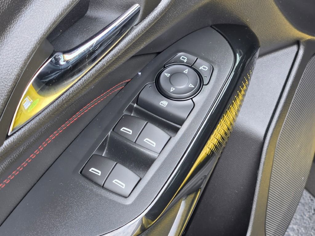 Used 2024 Chevrolet Trax RS w/ Sunroof Package image 20