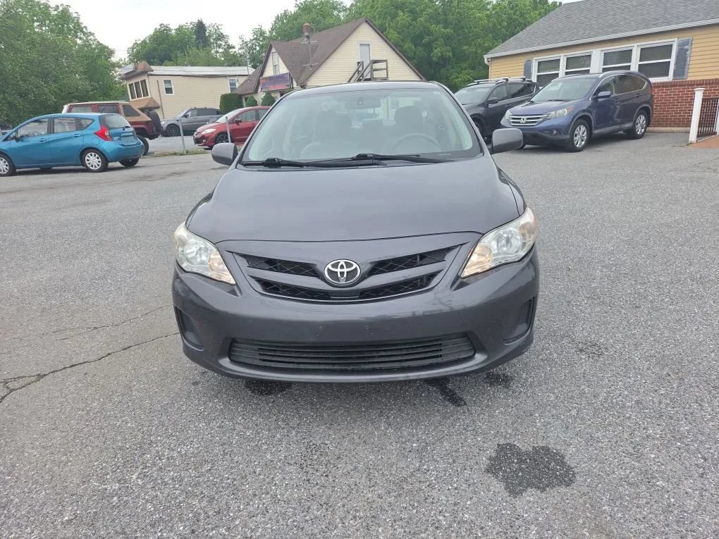 Used 2013 Toyota Corolla L FWD image 2