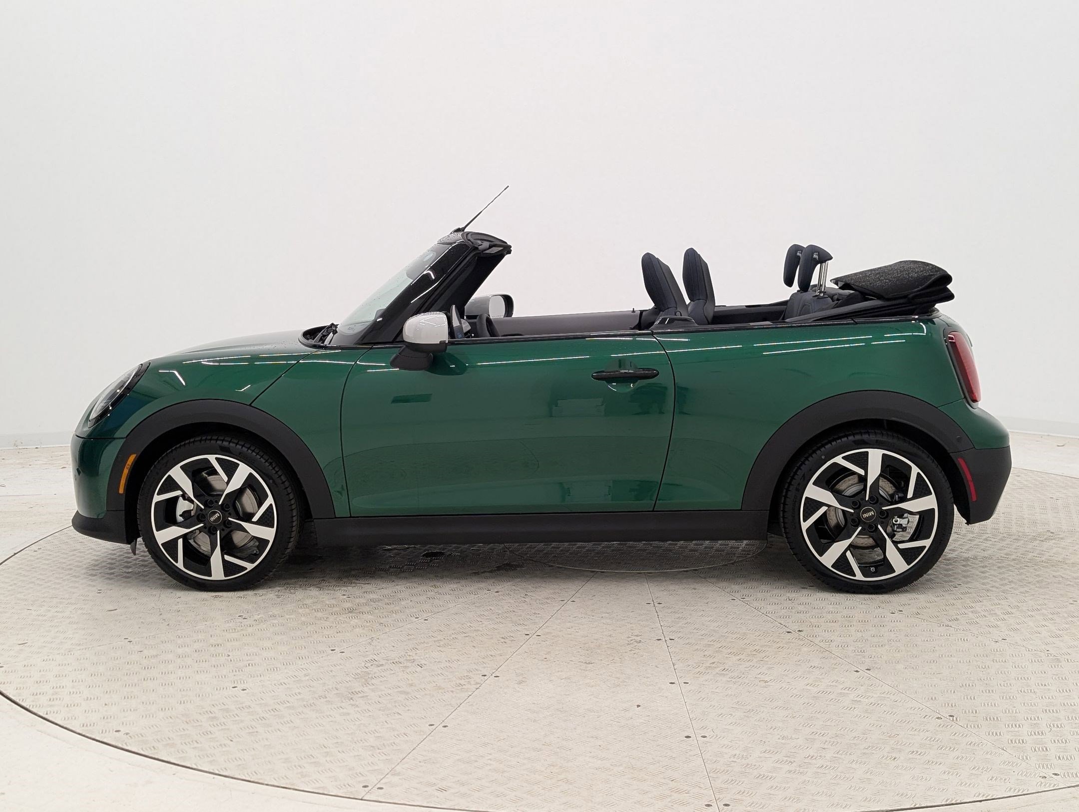 New 2026 MINI Cooper S image 2