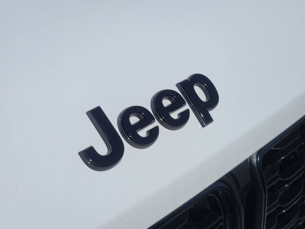 Used 2023 Jeep Grand Cherokee L Laredo AWD/4WD image 13