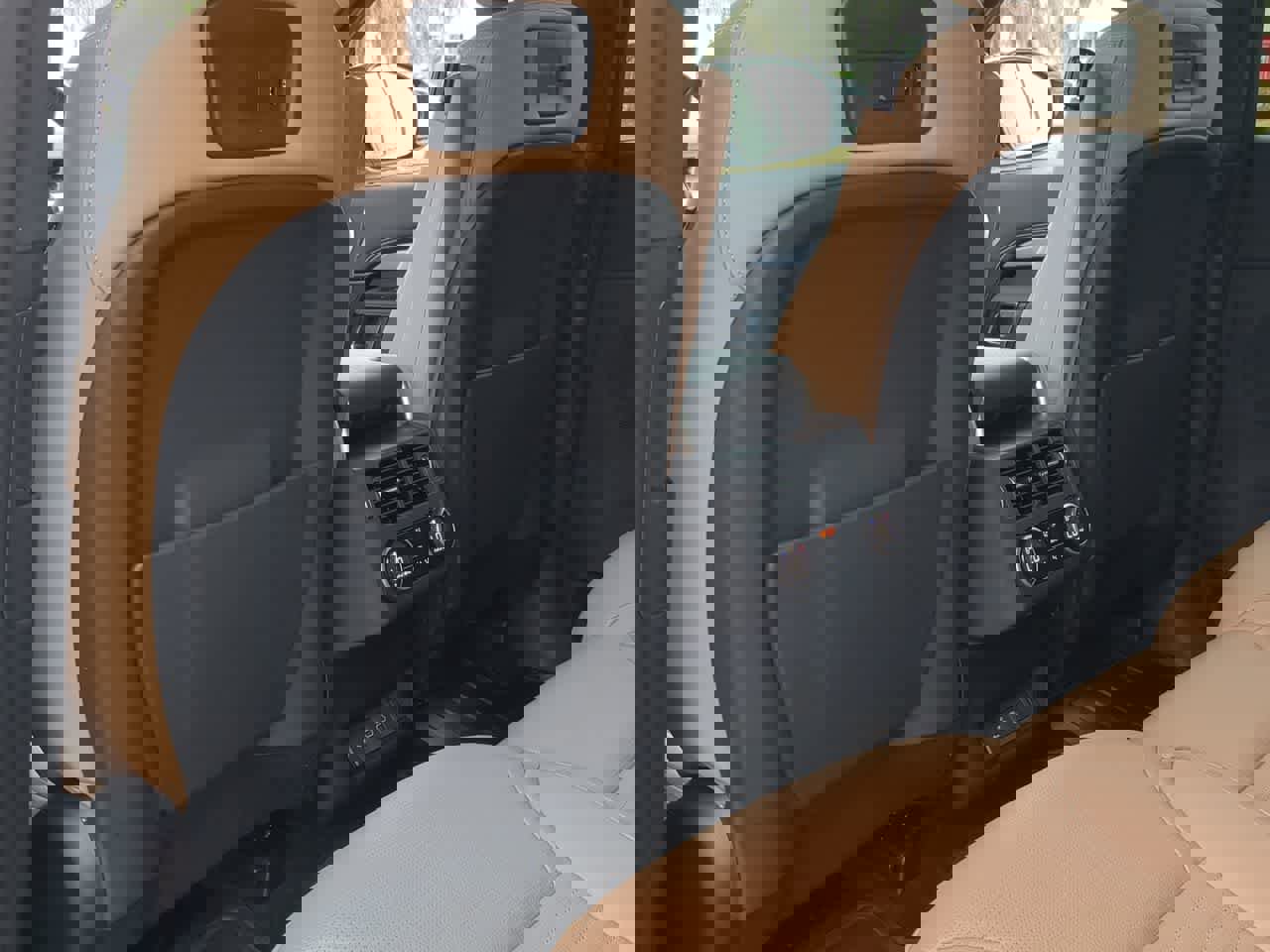 Used 2025 Land Rover Discovery Dynamic SE image 19