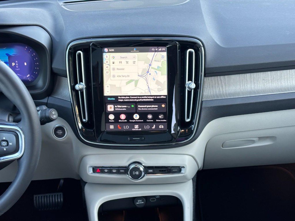 Used 2023 Volvo XC40 B5 Plus AWD/4WD image 13