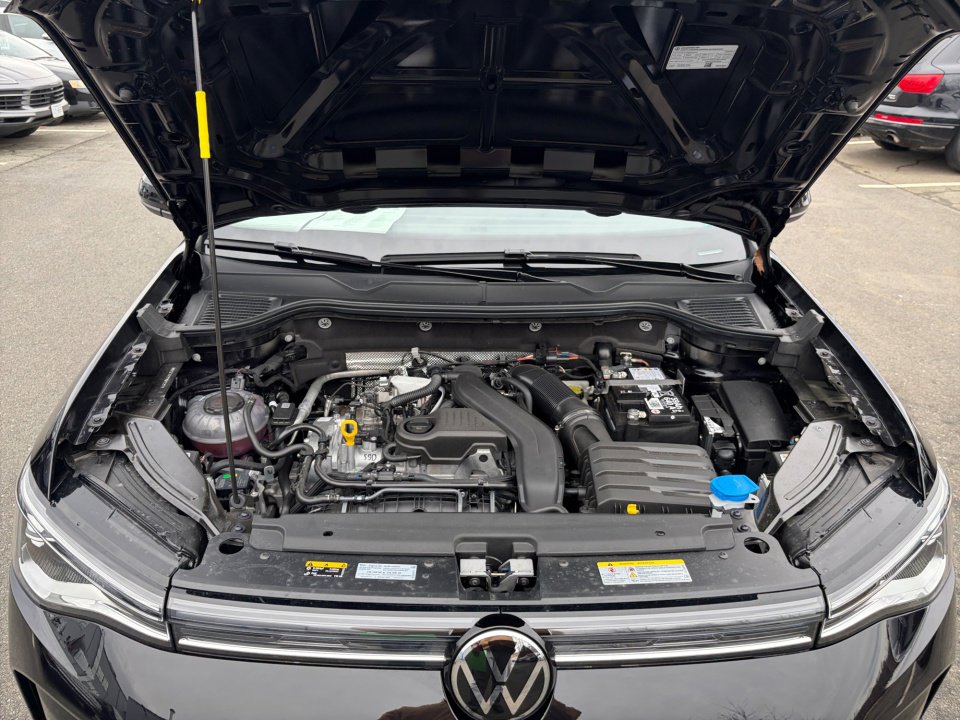 Used 2026 Volkswagen Taos SE AWD/4WD image 16