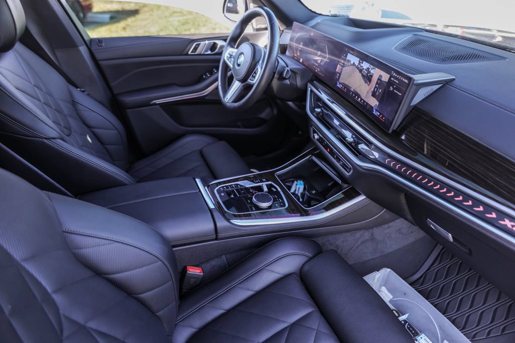 Used 2025 BMW X5 xDrive40i w/ M Sport Package AWD/4WD image 32