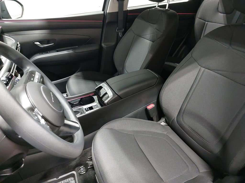 Certified 2025 Hyundai Tucson SE image 14