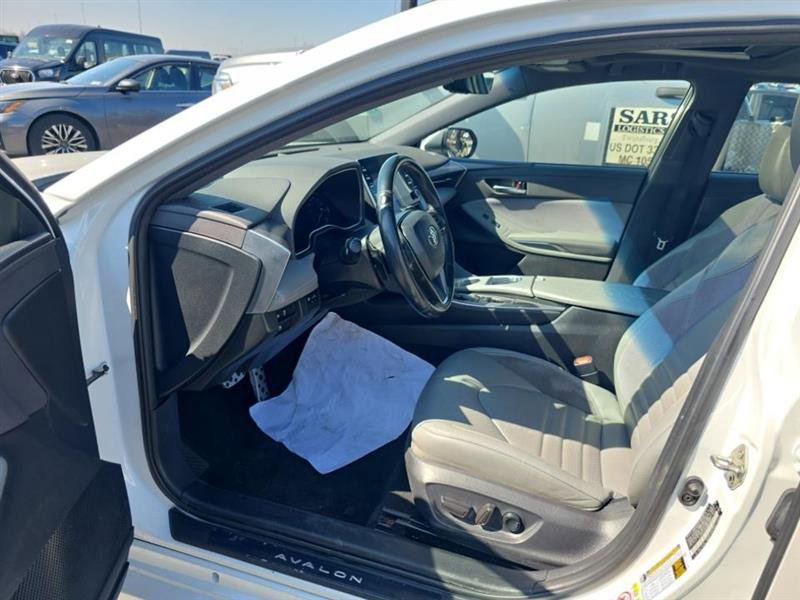 Used 2019 Toyota Avalon XSE w/ All Weather Liner Package image 6