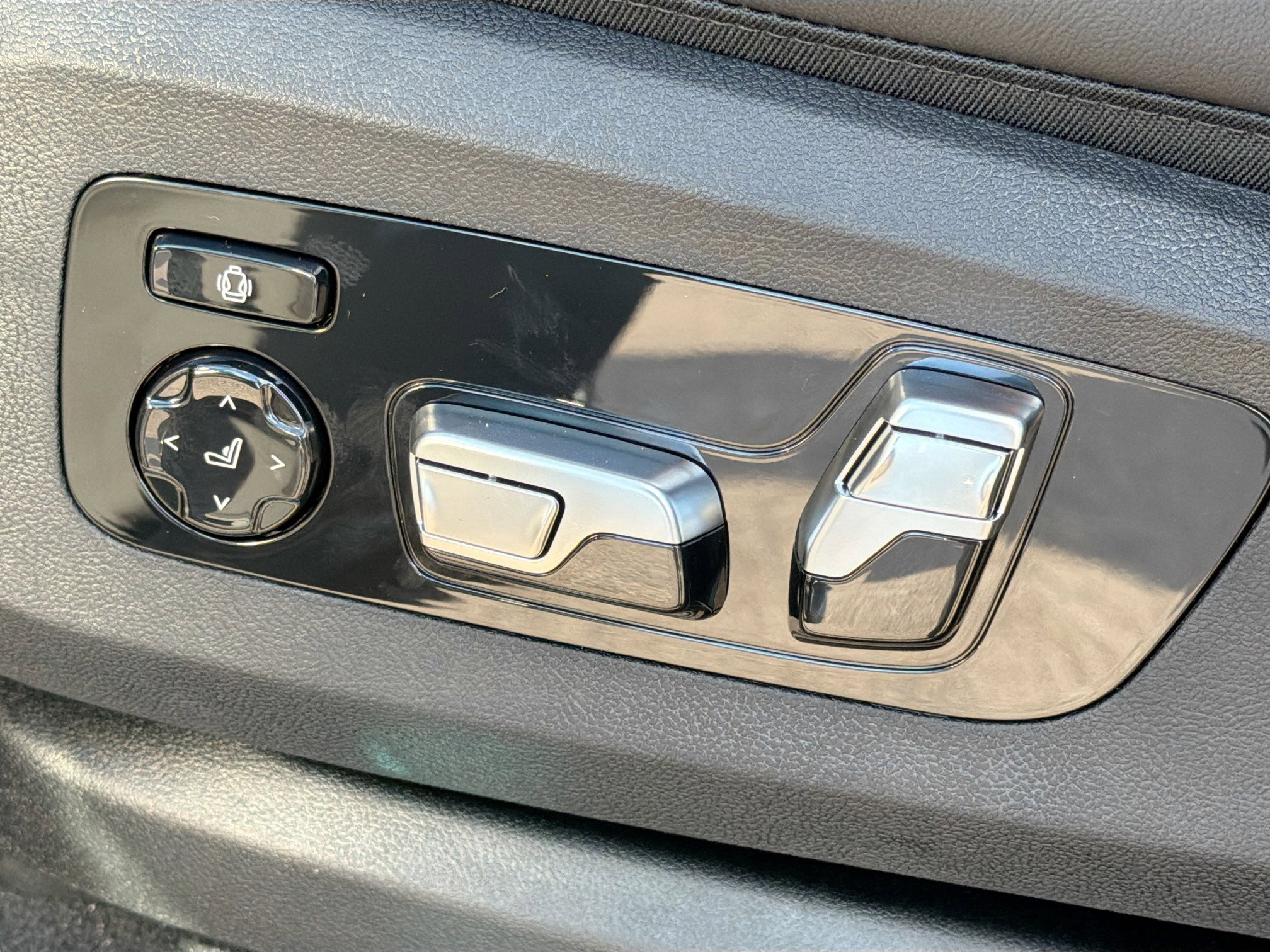 New 2026 BMW X5 M60i image 25