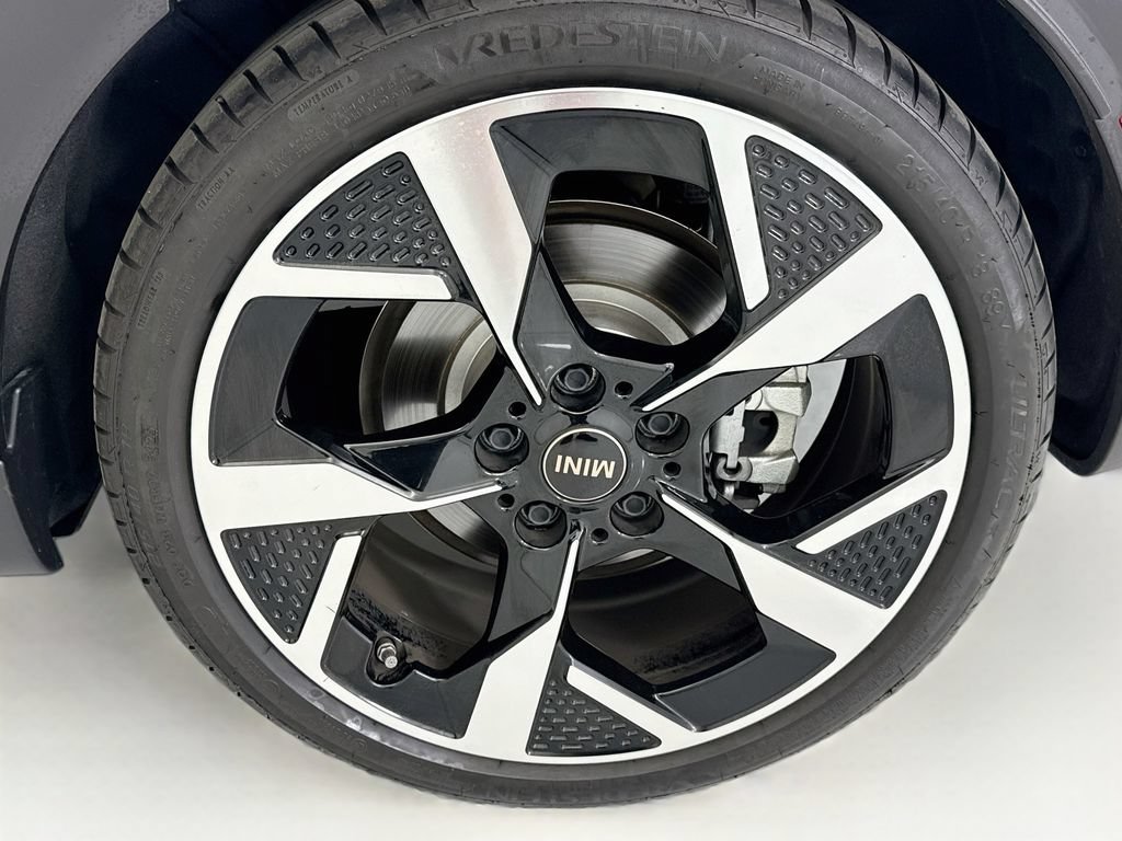Certified 2026 MINI Cooper 4-Door Hardtop FWD image 33