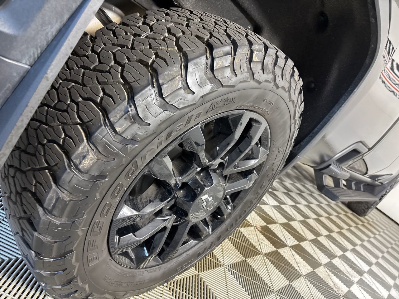 Used 2025 Chevrolet Silverado 3500 LTZ w/ LTZ Premium Package image 32