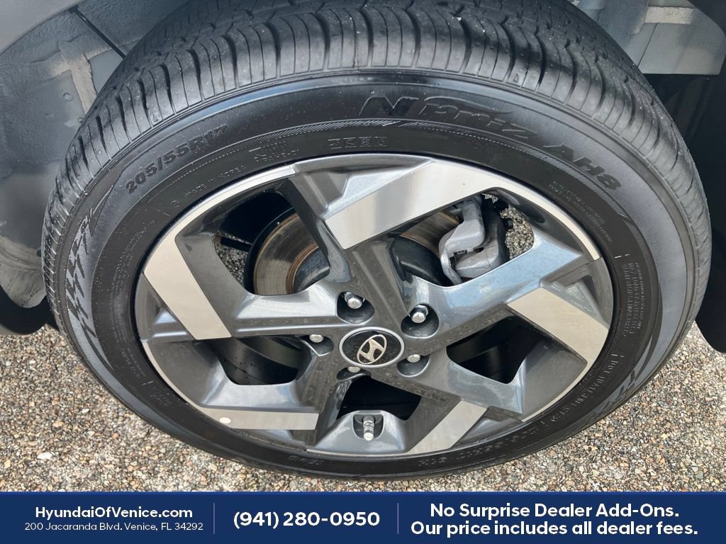 Used 2026 Hyundai Venue SEL FWD image 15