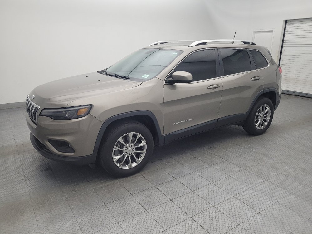 Used 2019 Jeep Cherokee Latitude Plus w/ Cold Weather Group AWD/4WD image 2