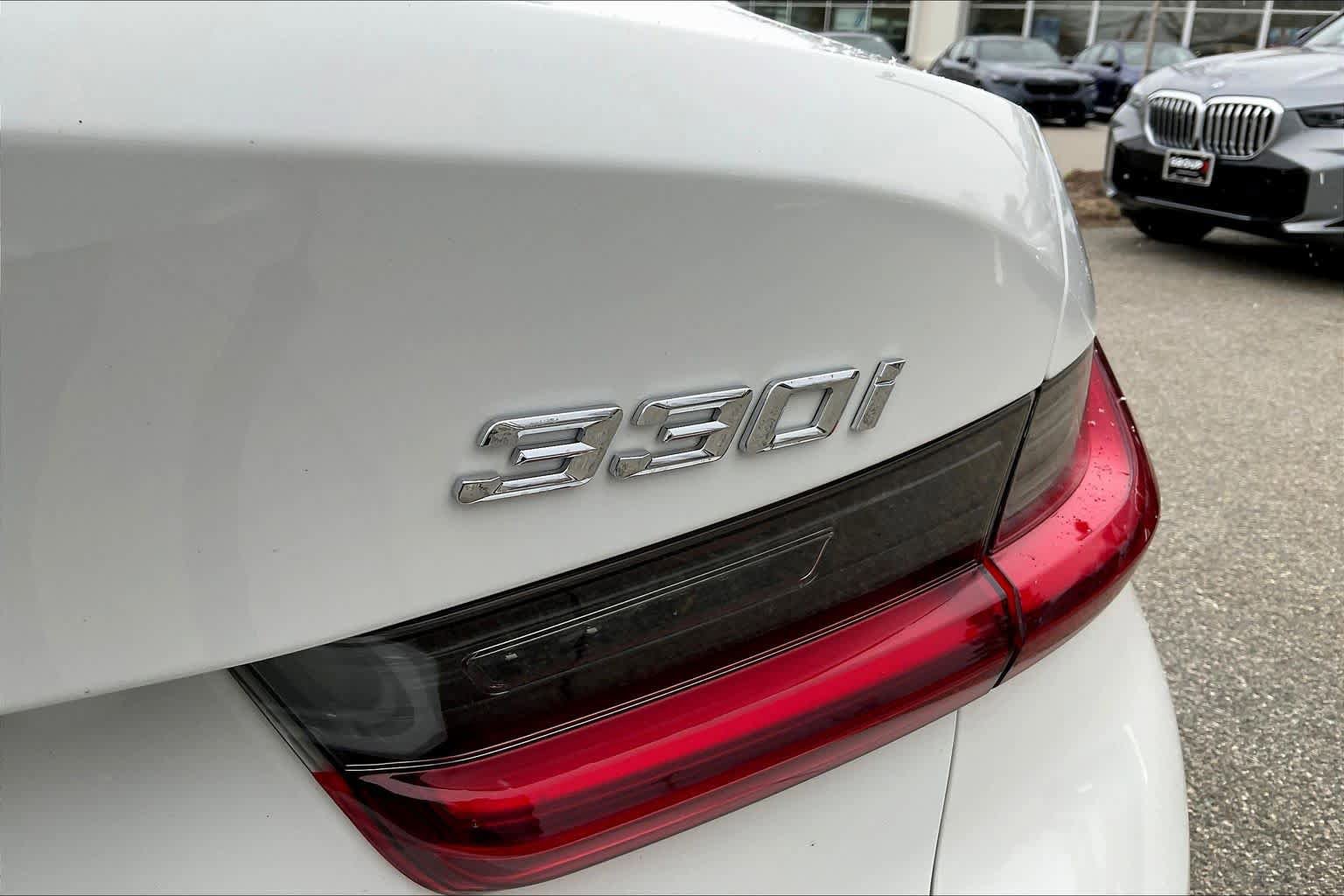 Used 2022 BMW 330i xDrive Sedan w/ Premium Package image 9