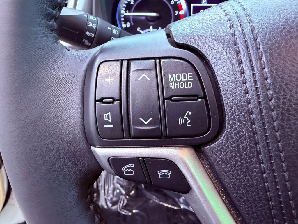 Used 2015 Toyota Highlander XLE FWD image 23