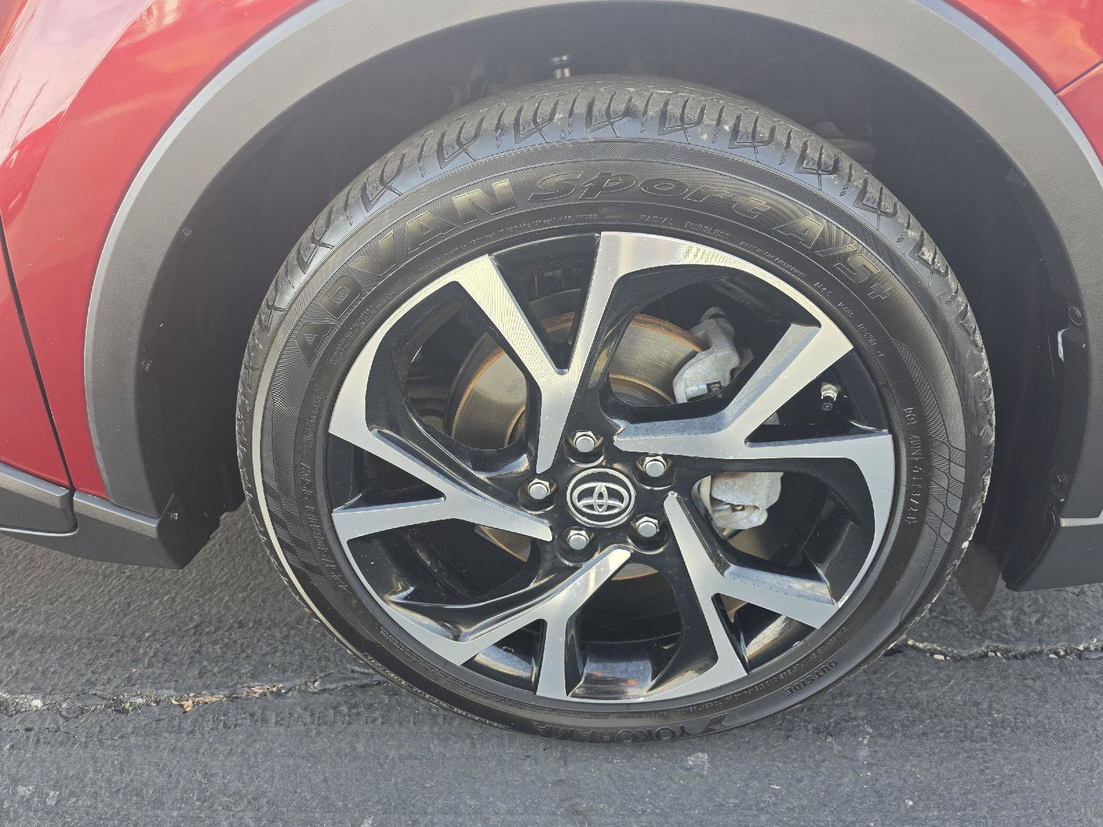Used 2018 Toyota C-HR XLE FWD image 6
