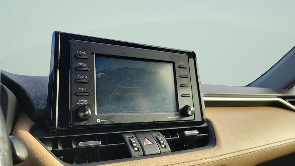 Used 2021 Toyota RAV4 XLE Premium image 17